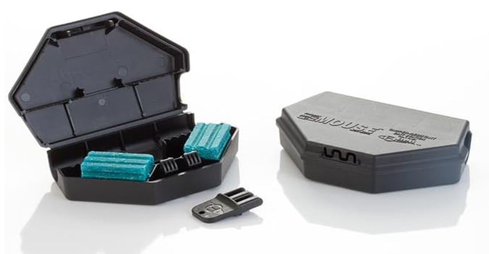 Interior tamper-resistant mouse station